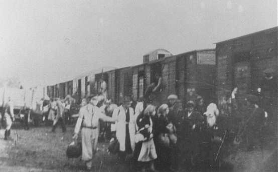 Glimpses of the Ghetto – May 16, 1943